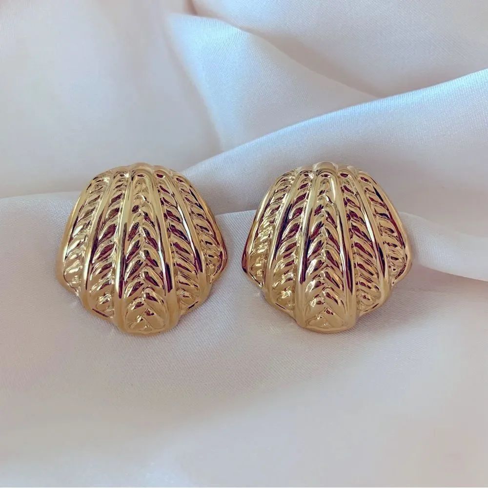 Vintage Gold Seashell Earrings